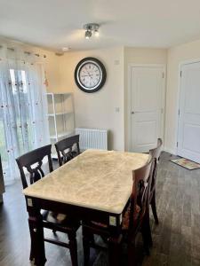 Fotografie z fotogalerie ubytování Stunning detached 5-bedroom luxury modern house v destinaci Westhill