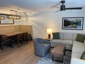 Area soggiorno di Bluegreen's StreamSide at Vail