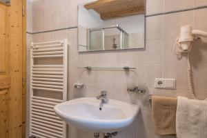 a bathroom with a sink and a mirror at Kranebitterhof Apt Edelweiss in Valdaora