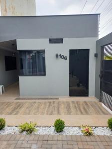 Exteriér nebo vchod ubytování Kitnets bem localizada, próx ao autódromo!