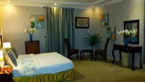 Giường trong phòng chung tại Aseel Hotel Apartment