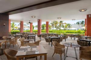 Restaurace v ubytování Serenade Punta Cana Beach & Spa Resort