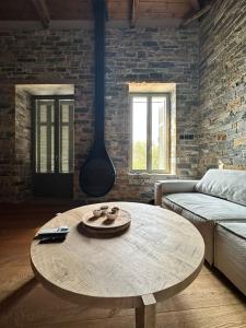 Uma área de estar em EJ Boutique Suites
