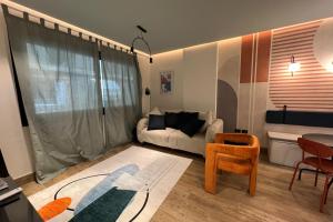 Zona d'estar a The 2 BDR Sapphire Condo 5 min to CAI Airport