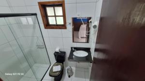 a bathroom with a toilet and a sink and a shower at Pousada Rainha do Mar in Paraty