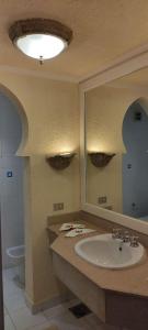 Et badeværelse på Private villas in Sheraton Sharm Resort - By Royal Vacations EG