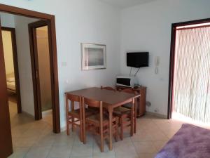 TV a/nebo společenská místnost v ubytování Residence Corallo