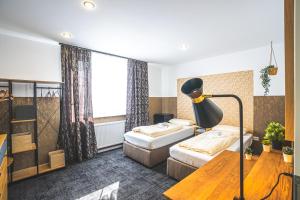 a hotel room with two beds and a desk at Golden Nugget - Wohnungen und Apartments der besondern Art! in Bünde