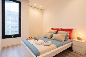 a bedroom with a large bed with two pillows on it at Trendy Spacious Flats - Matosinhos in Matosinhos