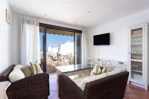 Μια τηλεόραση ή/και κέντρο ψυχαγωγίας στο The Paradise Suites by Anne, charm apartment in Adeje