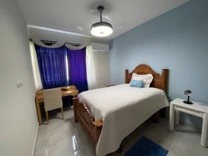 Postel nebo postele na pokoji v ubytování Acogedor apartamento en residencial cerrado