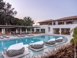 Bazén v ubytování Grand Elis Hotel & Spa Resort nebo v jeho okolí