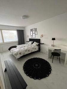 a bedroom with a large bed and a table at Kaksio Koulukatu in Lappeenranta