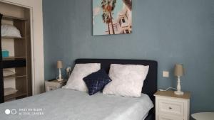 Posteľ alebo postele v izbe v ubytovaní APPARTEMENT T2 confort,Parking,balcon,près Parc des Expositions,10 minutes plage