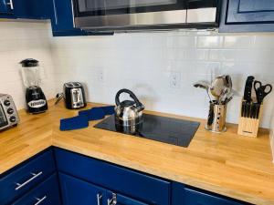 a kitchen counter with blue cabinets and a stove at Universal Studios. Amazing 2 bedroom apartment! in Orlando