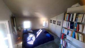 Η βιβλιοθήκη της παραθεριστικής κατοικίας