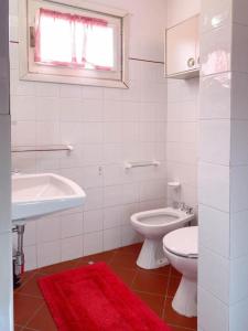 Koupelna v ubytování Bilocale Mughetto + 11 fotografií