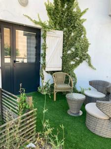 Ogród w obiekcie Hôtel Chez Léonie - Chez Mamie Canne