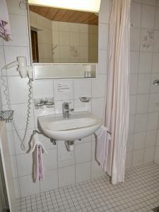 Bathroom sa Hotel und Gasthaus Bad Gonten