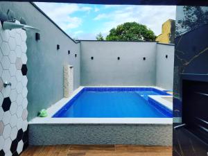 a swimming pool in the backyard of a house at casa_litoral_mongagua_2022 in Mongaguá