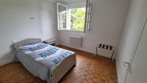 Ένα ή περισσότερα κρεβάτια σε δωμάτιο στο LovelyloireHome- Cœur des châteaux -Classé 4 étoiles