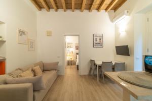 Телевизор и/или развлекательный центр в Cozy and Modern Apartment Brera