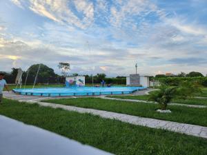 Bazén v ubytování Hotel nelumbo nebo v jeho okolí