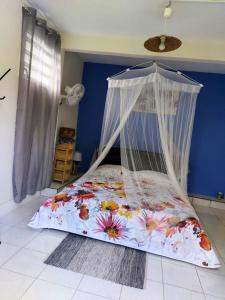 a bed with a canopy in a room at Appartement d'une chambre avec jardin clos et wifi a La Trinite in La Trinité