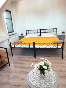 Postel nebo postele na pokoji v ubytování Apartment 6 - Haus Lausitzring