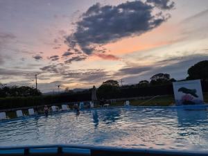 Bazén v ubytování Hotel nelumbo nebo v jeho okolí