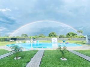 Bazén v ubytování Hotel nelumbo nebo v jeho okolí