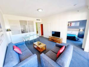 A seating area at Prime Location 2BD Serviced Apt at Surfers Paradise