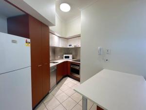 A kitchen or kitchenette at Prime Location 2BD Serviced Apt at Surfers Paradise