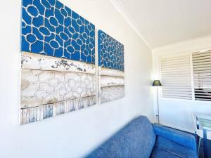 A seating area at Prime Location 2BD Serviced Apt at Surfers Paradise