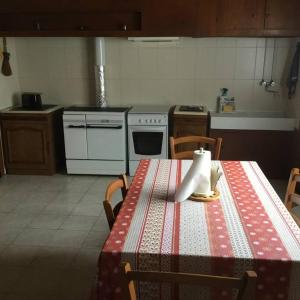 Kuchyň nebo kuchyňský kout v ubytování Logement avec parking max 7 personnes