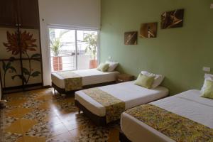 Letto o letti in una camera di Tuki Hostel & Lounge