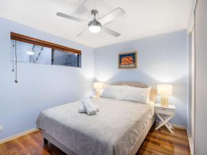 Katil atau katil-katil dalam bilik di Vintage Glamour Nest 2BR Apt near CBD with carpark