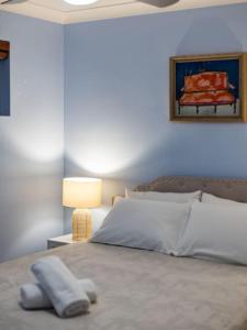 Katil atau katil-katil dalam bilik di Vintage Glamour Nest 2BR Apt near CBD with carpark