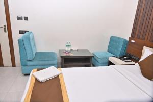 Posezení v ubytování Hotel Silver Land New Digha with Rooftop Pool