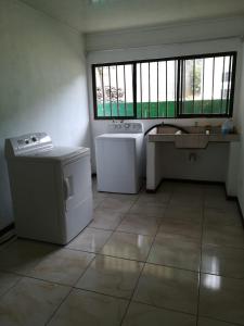 a kitchen with a stove and a sink and a window at Apartamento Lopez y Azofeifa in Portete