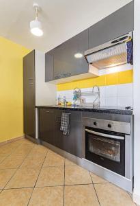 a kitchen with a stove and a sink at Gwad'AZUR - séjour tout confort en Guadeloupe in Le Gosier