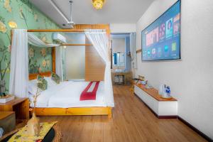Dali Buxianshan Boutique Guesthouse-in Dali ancient city,near three pag odas and erhai lake,provide tour guide service and local experience客房内的一张或多张床位