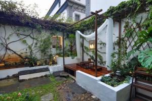 Dali Buxianshan Boutique Guesthouse-in Dali ancient city,near three pag odas and erhai lake,provide tour guide service and local experience外面的花园