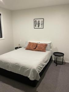 a bedroom with a large bed with white sheets at Beckford House in Methven