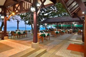 Restaurace v ubytování First Bungalow Beach Resort