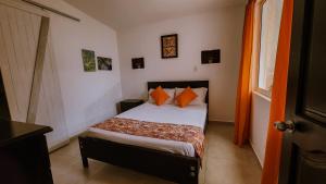 Letto o letti in una camera di Tuki Hostel & Lounge