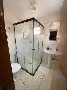 a bathroom with a shower and a toilet and a sink at Pousada automática sem recepção 1 in Uberlândia