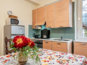 Kuchyňa alebo kuchynka v ubytovaní Apartment La Silente by Interhome