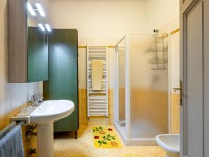 Kúpeľňa v ubytovaní Apartment La Silente by Interhome