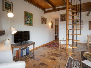 TV a/nebo společenská místnost v ubytování Apartment Beau Site No 21 by Interhome